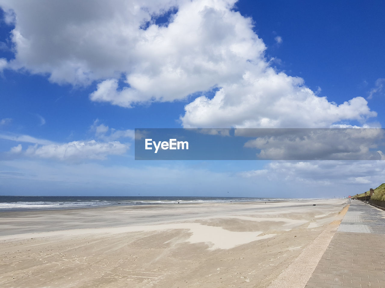 SCENIC VIEW OF SEA AGAINST BLUE SKY