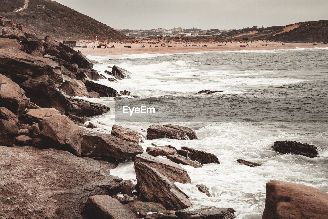 SCENIC VIEW OF ROCKY BEACH