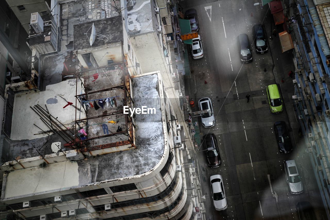 HIGH ANGLE VIEW OF BUILDINGS BY ROAD IN CITY