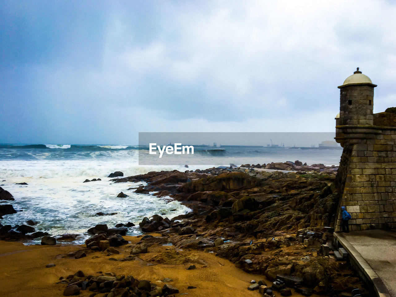 VIEW OF SEA AGAINST SKY