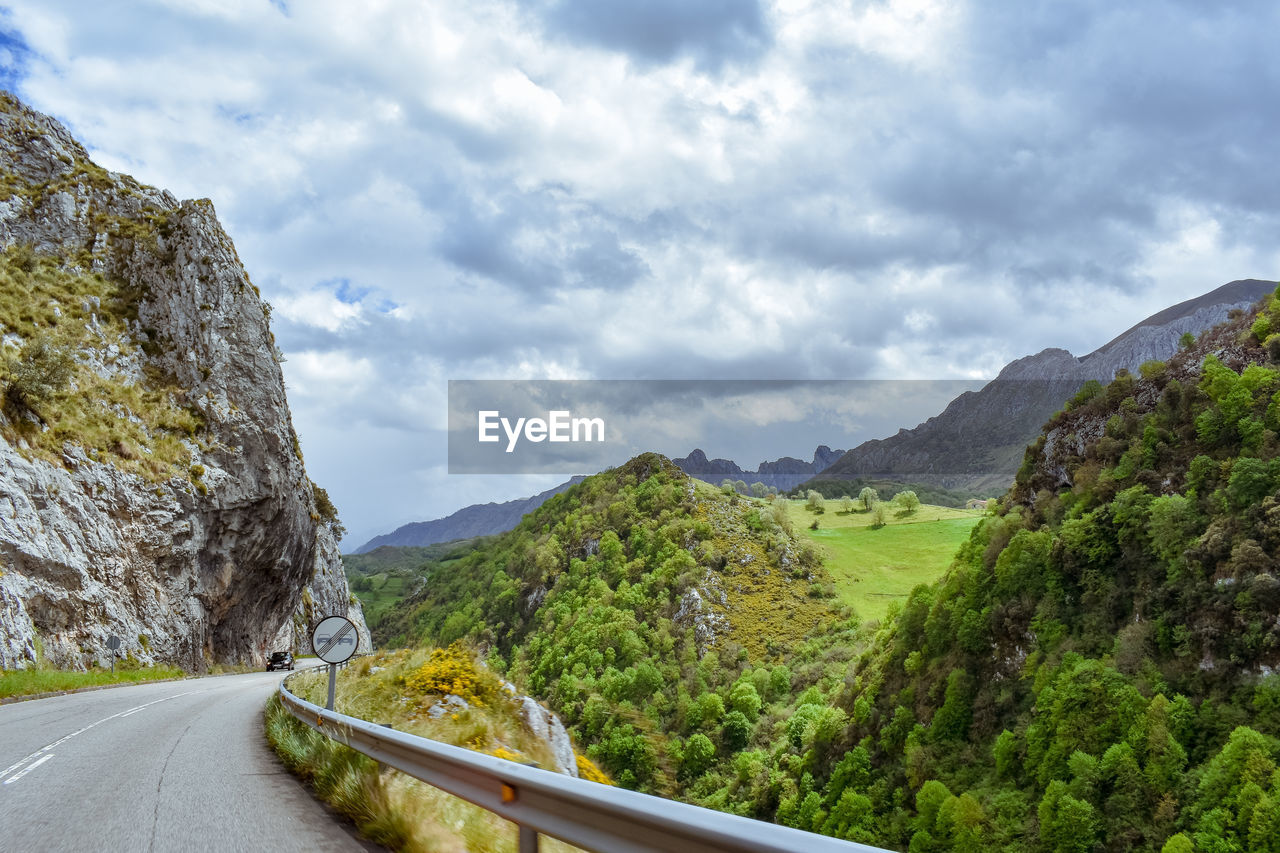 Car speed sensation on a mountain road, asturias, spain