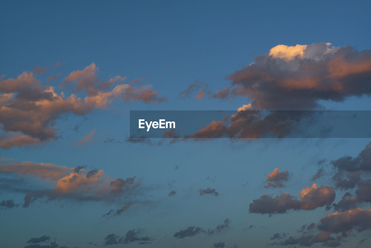 LOW ANGLE VIEW OF CLOUDS IN SKY DURING SUNSET