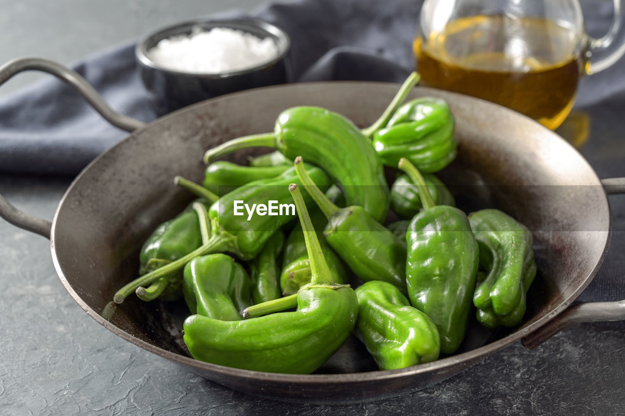 HIGH ANGLE VIEW OF VEGETABLES IN BOWL