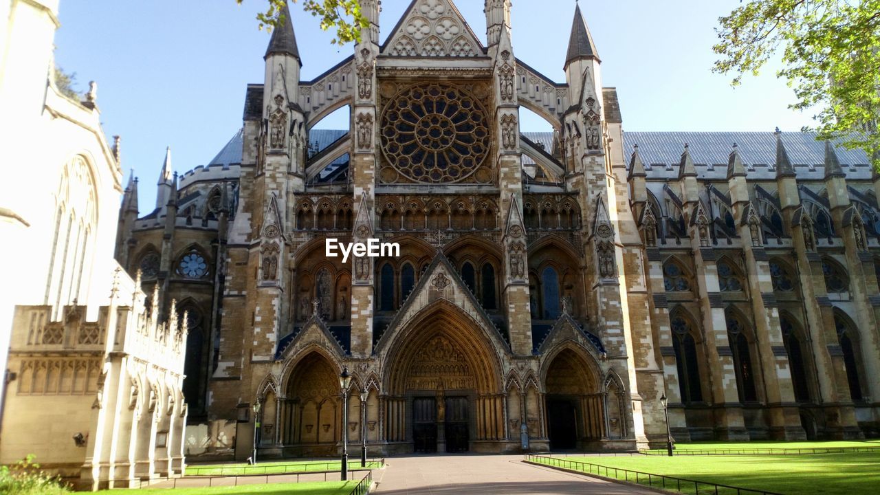 LOW ANGLE VIEW OF HISTORICAL BUILDING