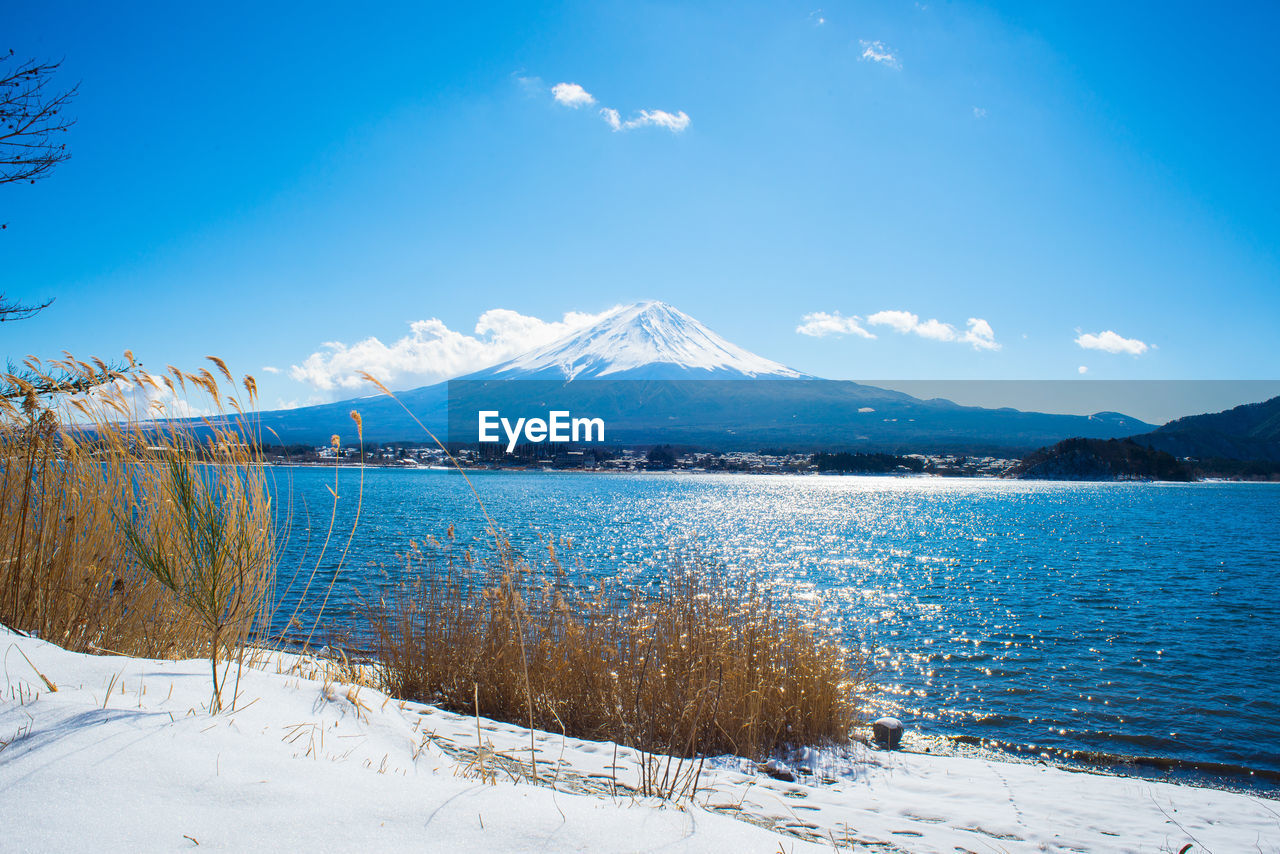 Scenic view of lake kawaguchi and mt fuji against sky
