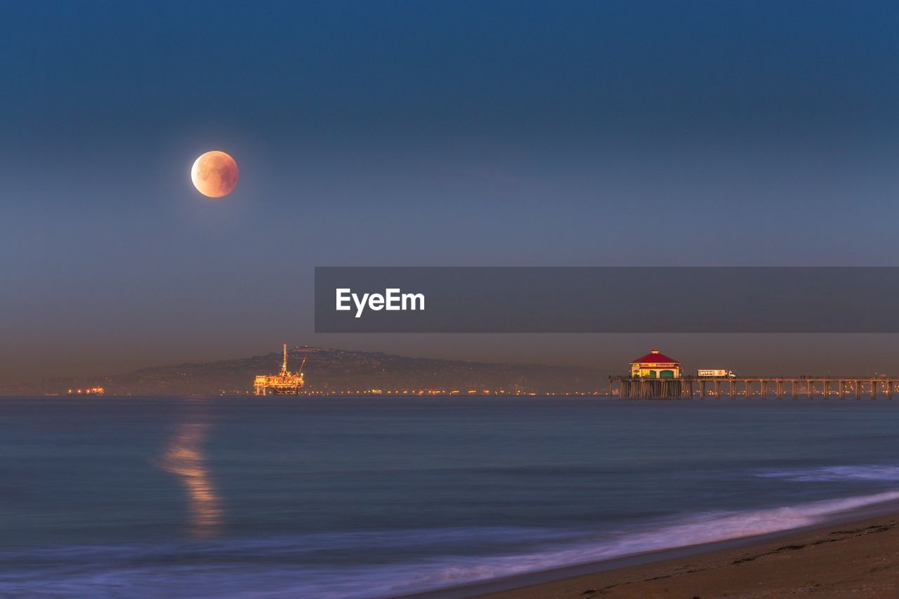 SCENIC VIEW OF SEA AT NIGHT