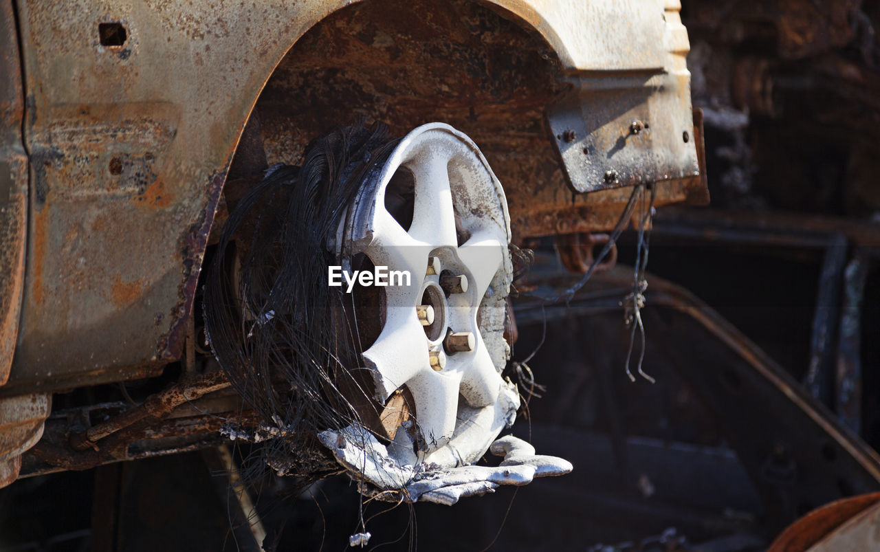 Rims on a car that melted during a fire