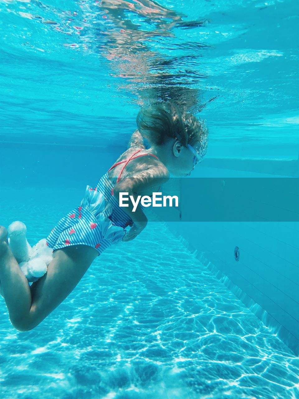 YOUNG WOMAN SWIMMING IN SEA