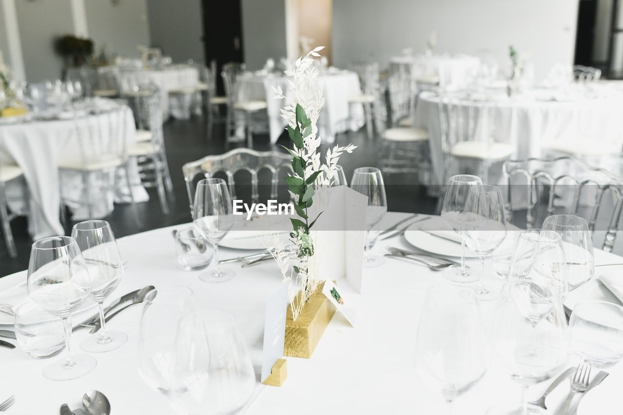 Wedding table decor with dried flower arrangement