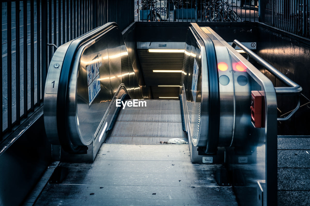 VIEW OF ESCALATOR IN ILLUMINATED CITY