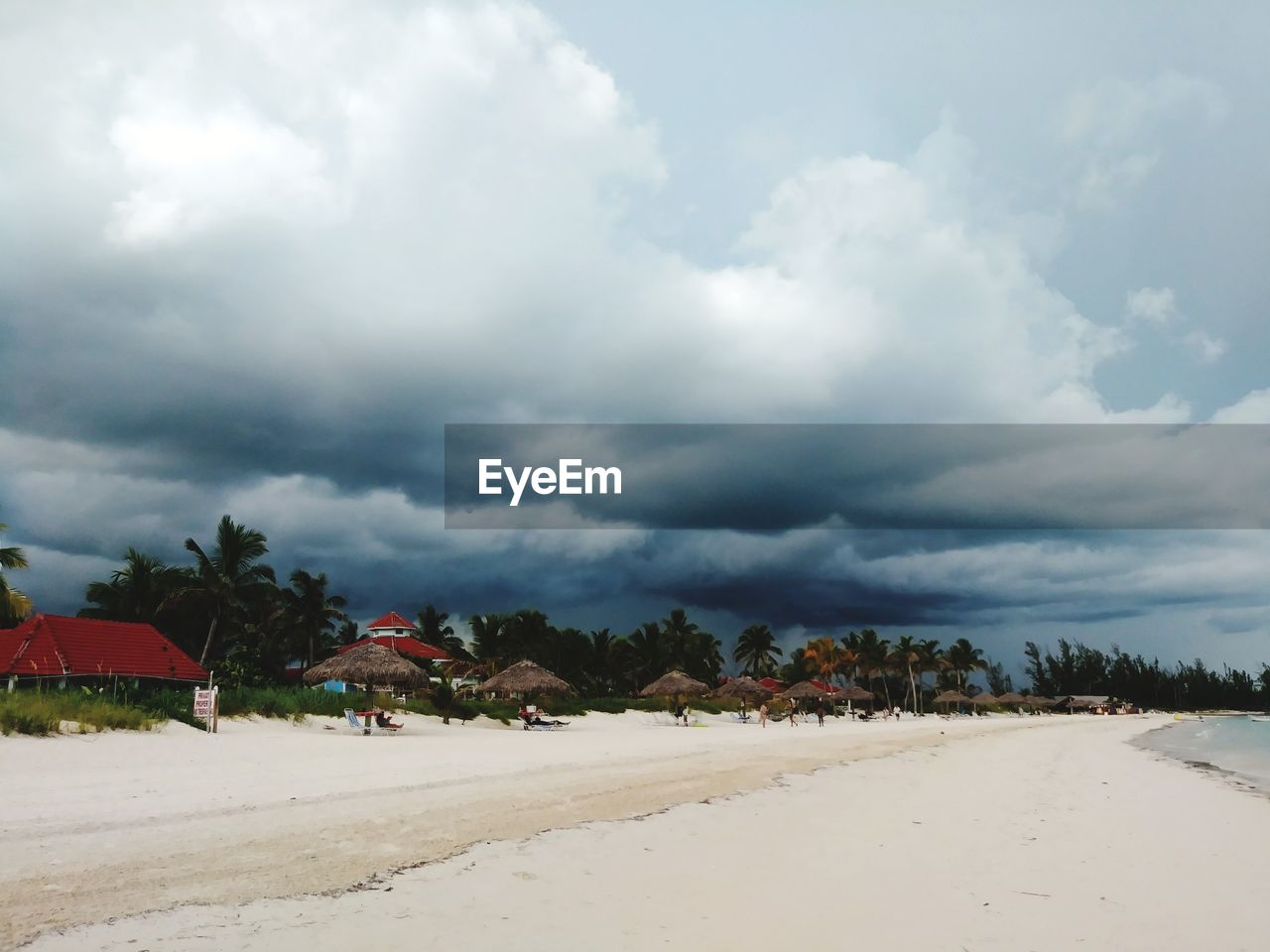 PANORAMIC VIEW OF BEACH AGAINST SKY