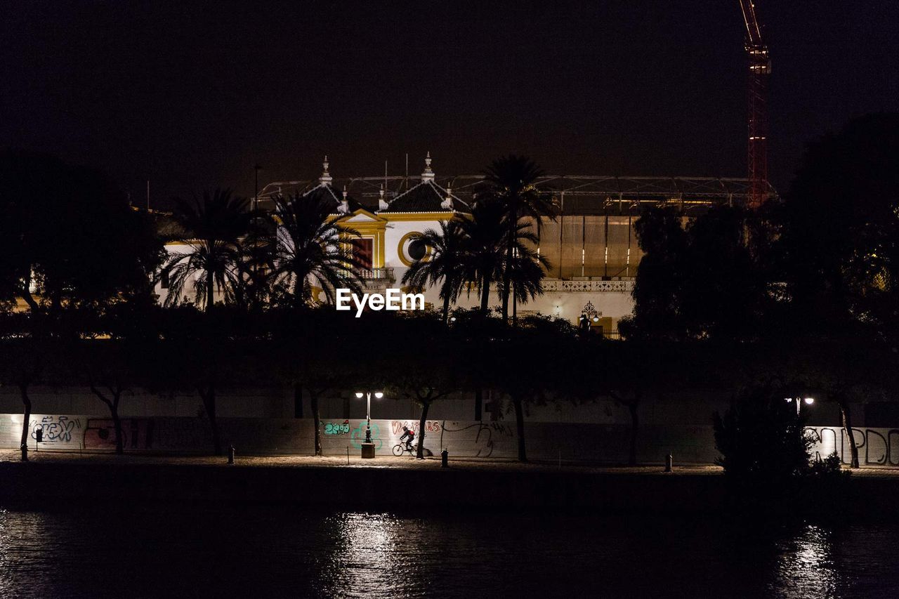 SILHOUETTE OF BUILDING AT NIGHT