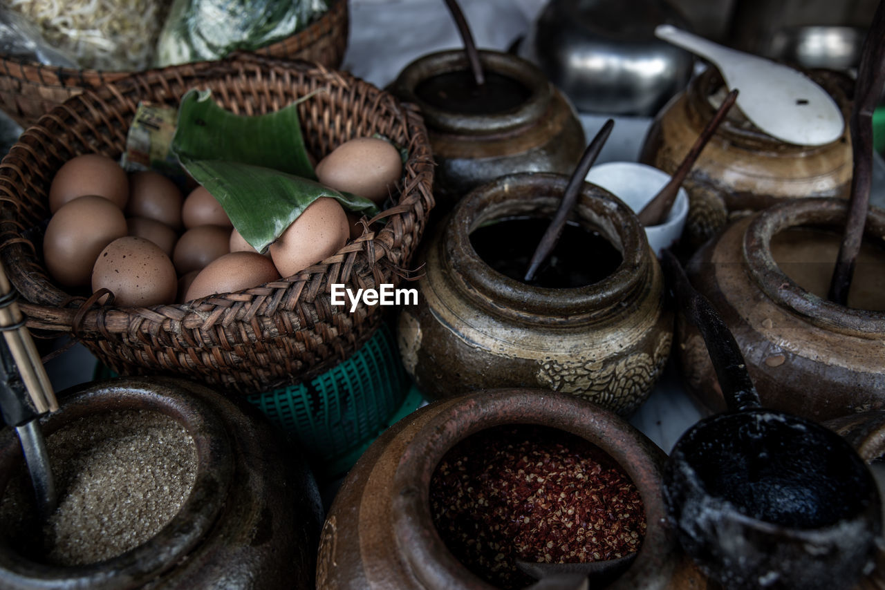 HIGH ANGLE VIEW OF EGGS IN BASKET