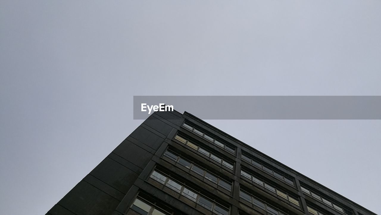 LOW ANGLE VIEW OF OFFICE BUILDING