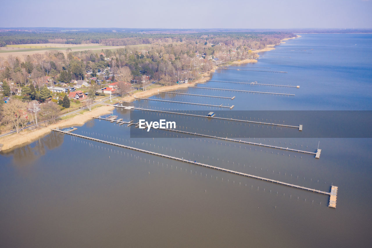 HIGH ANGLE VIEW OF SEA BY ROAD AGAINST SKY