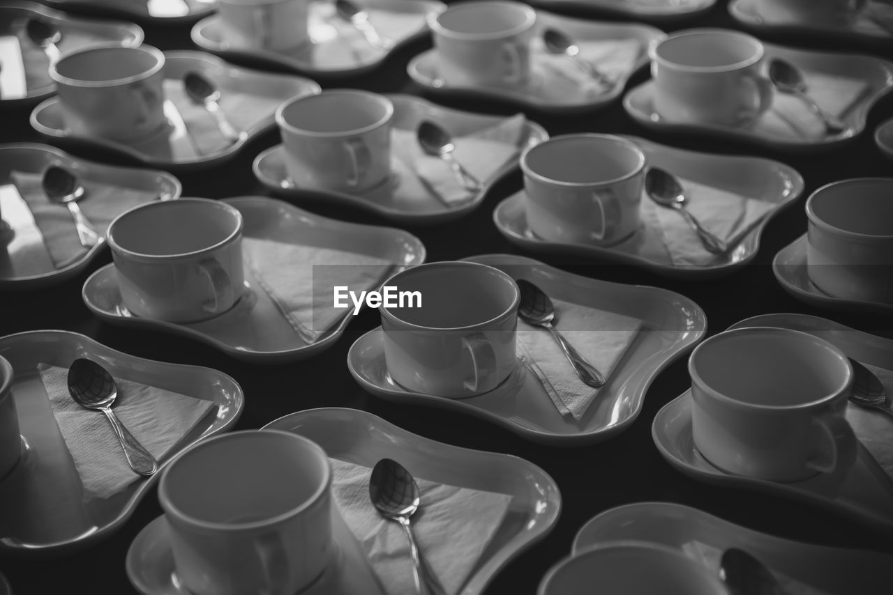 HIGH ANGLE VIEW OF COFFEE CUPS ON SHELF