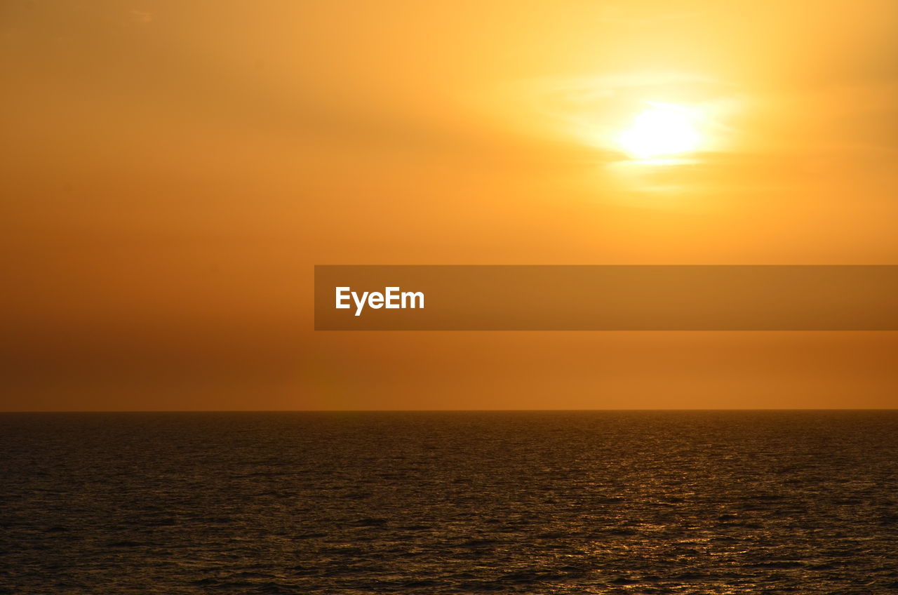 SCENIC VIEW OF SEASCAPE AGAINST SKY DURING SUNSET