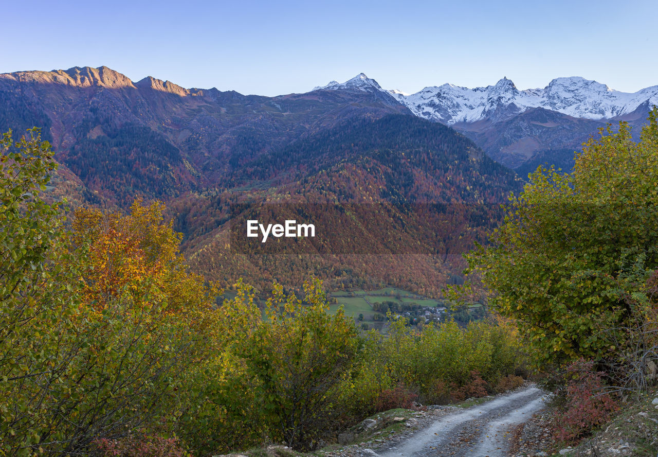 SCENIC VIEW OF MOUNTAIN AGAINST CLEAR SKY