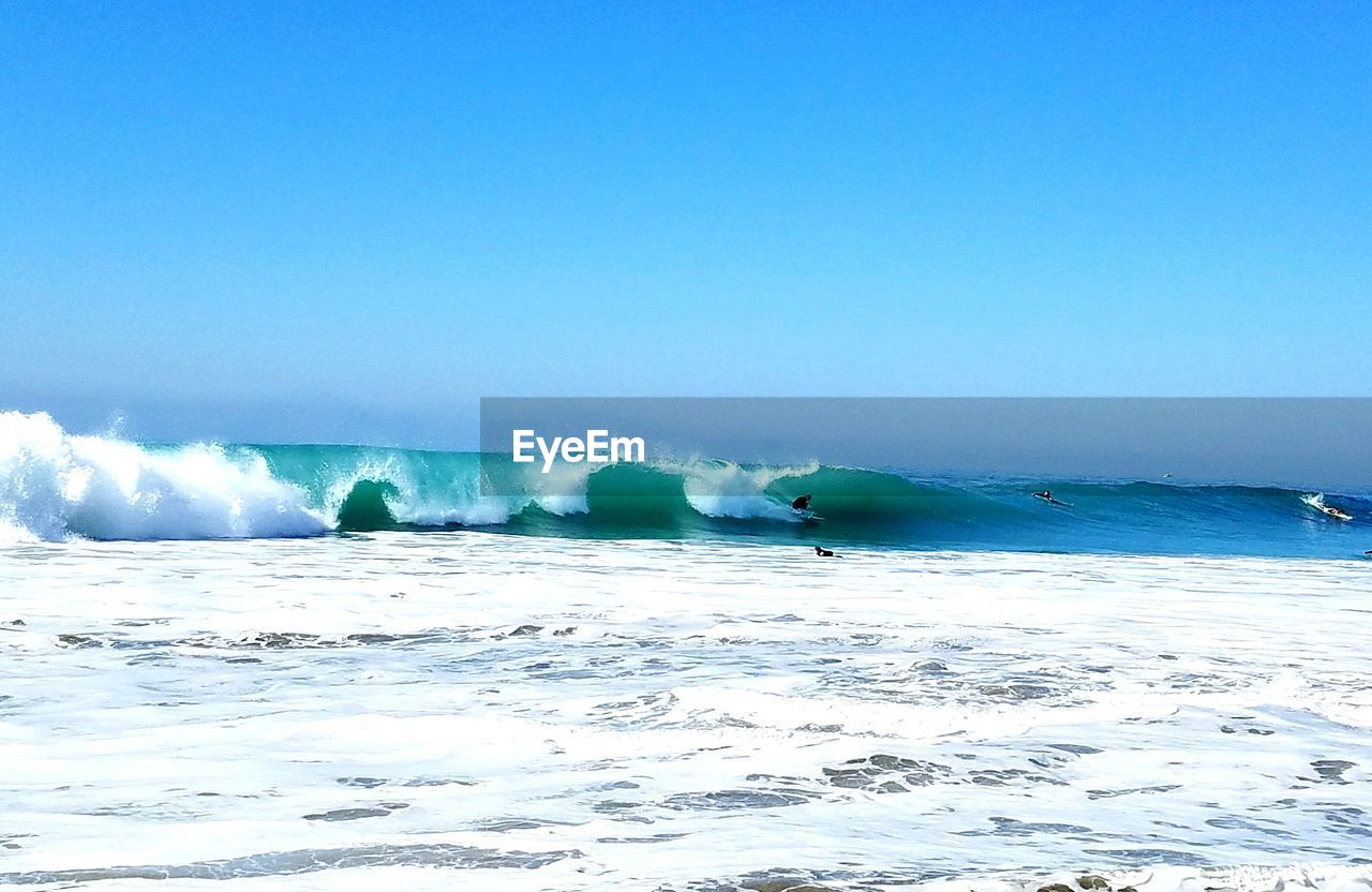 PANORAMIC VIEW OF SEA AGAINST CLEAR BLUE SKY