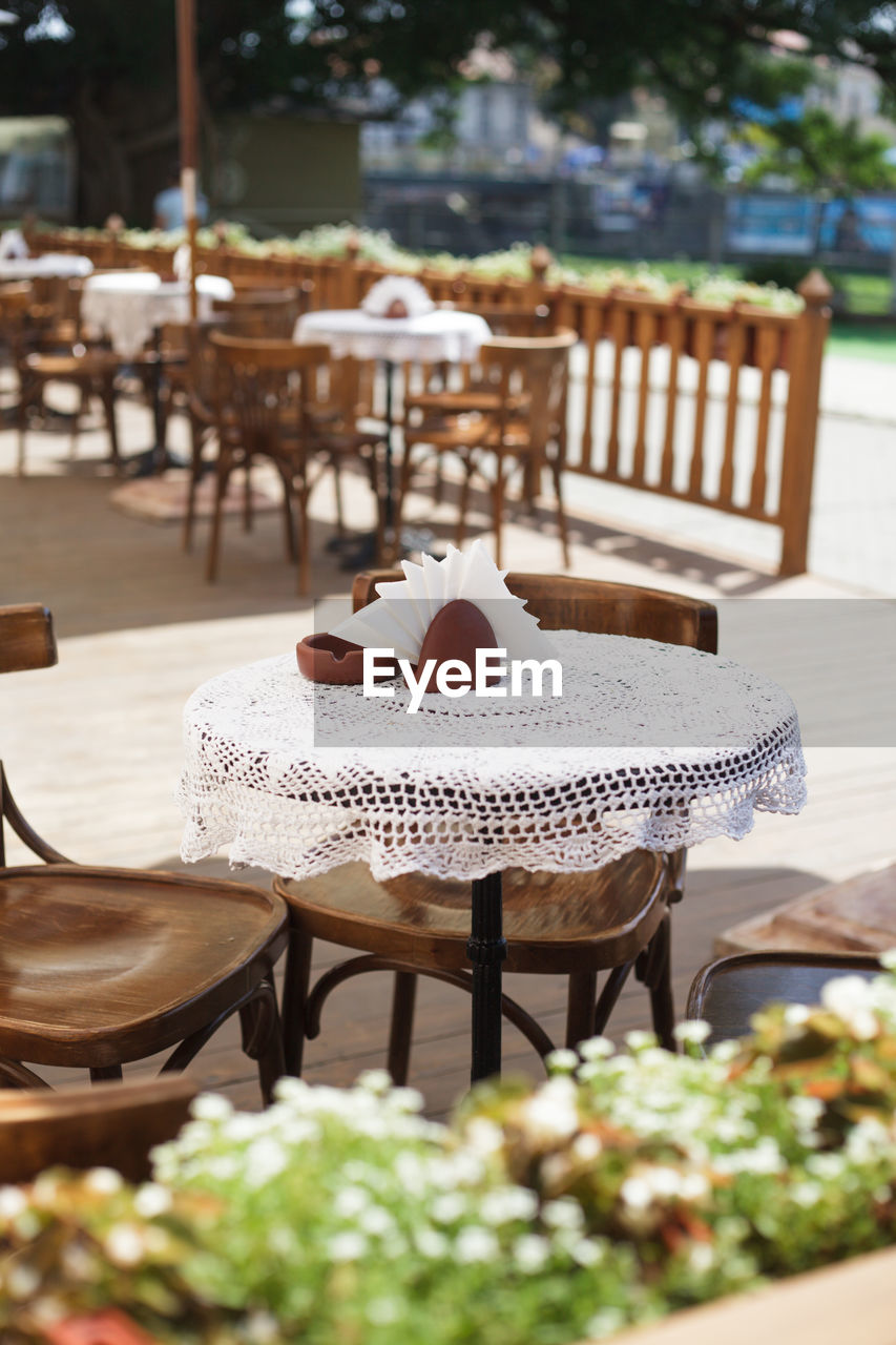 EMPTY CHAIRS AND TABLE IN RESTAURANT