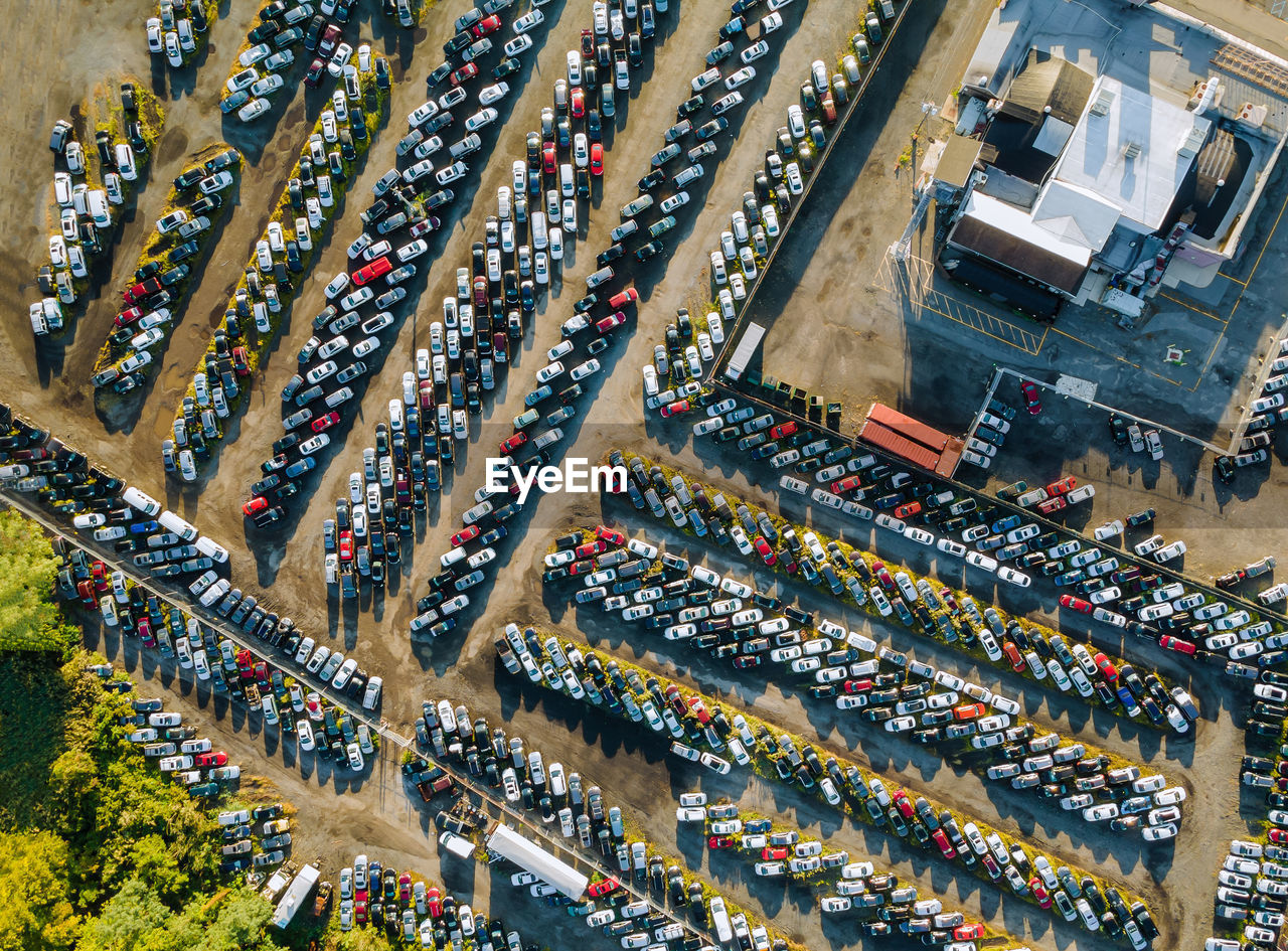 HIGH ANGLE VIEW OF CARS MOVING ON ROAD IN CITY