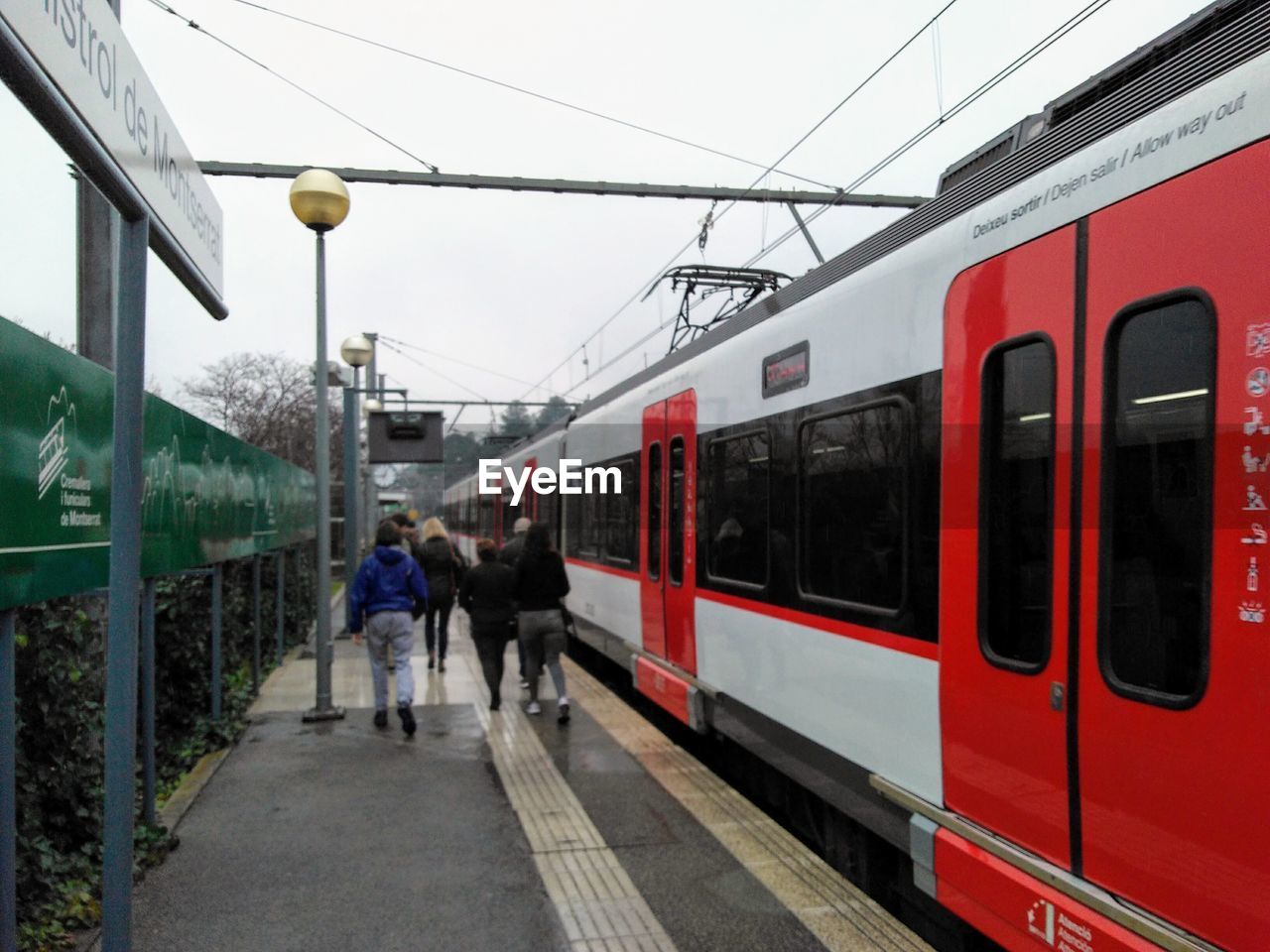 PEOPLE ON TRAIN AT RAILROAD STATION