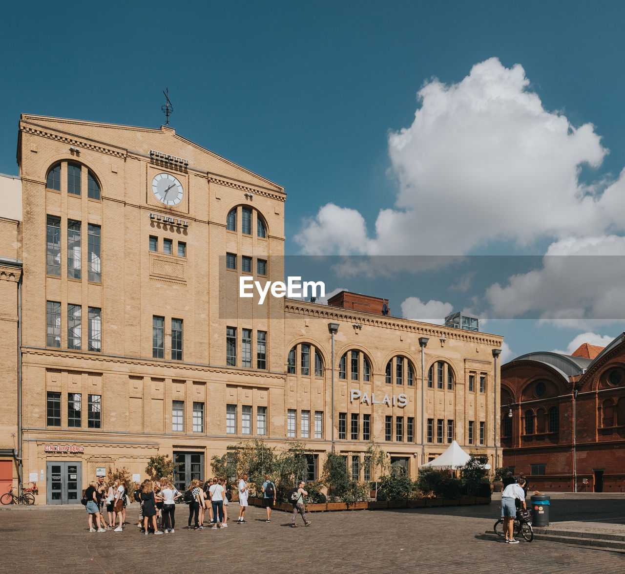 GROUP OF PEOPLE IN FRONT OF BUILDING