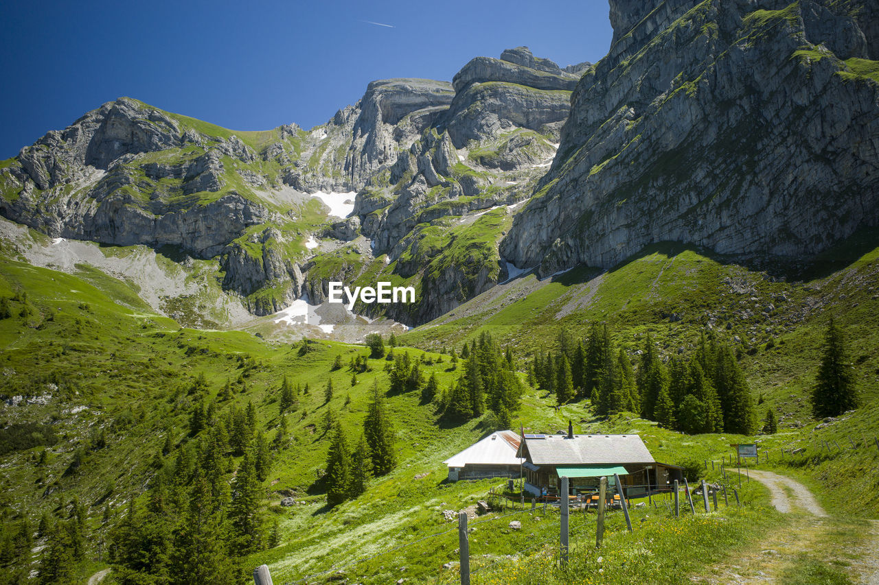 SCENIC VIEW OF ROCKY MOUNTAINS AGAINST SKY