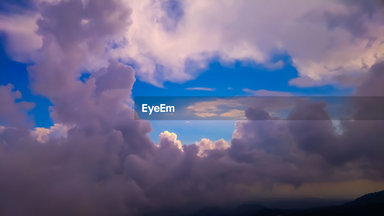 LOW ANGLE VIEW OF CLOUDSCAPE AGAINST SKY