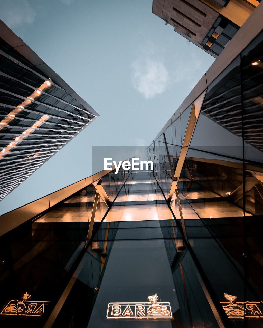 LOW ANGLE VIEW OF BUILDINGS AGAINST SKY