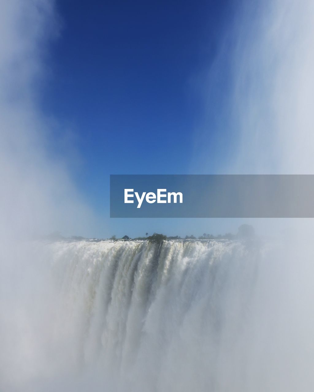 CLOSE-UP OF WAVES AGAINST SKY