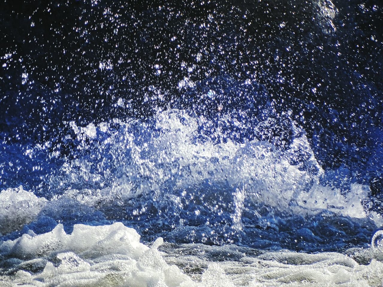 Wave splashing in sea