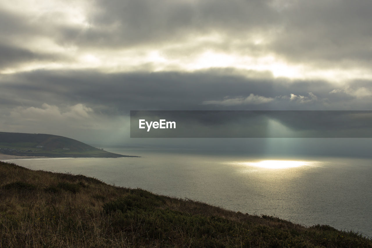 SCENIC VIEW OF SEA AGAINST STORM CLOUD