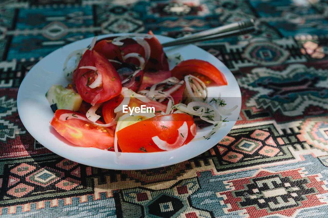 HIGH ANGLE VIEW OF FRUITS ON TABLE