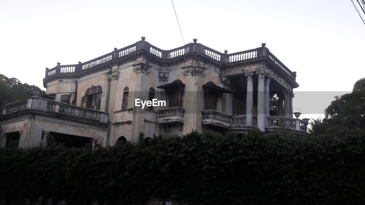 LOW ANGLE VIEW OF RESIDENTIAL BUILDING