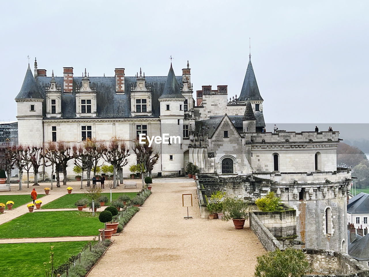 architecture, building exterior, built structure, building, château, town, sky, history, travel destinations, the past, nature, castle, city, travel, tourism, estate, house, residential district, plant, place of worship, grass, religion, tower, palace, outdoors, day, clear sky, old, no people, water, town square, medieval