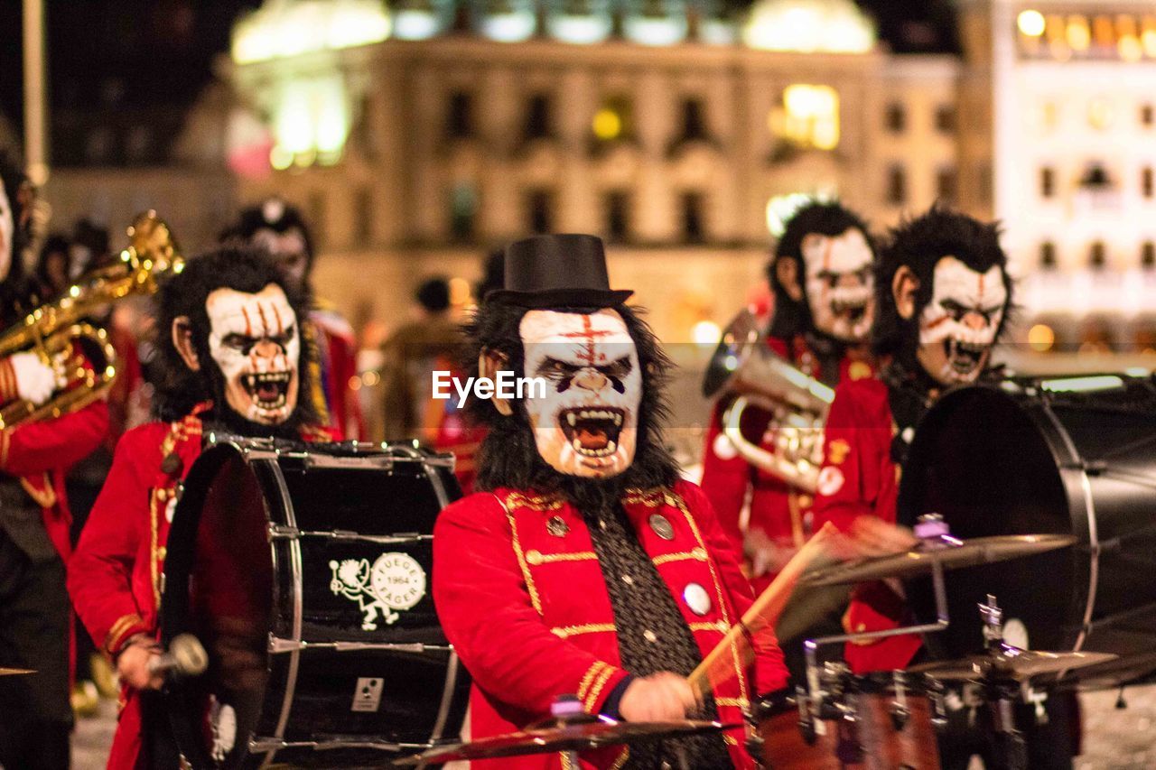 GROUP OF PEOPLE AT CONCERT