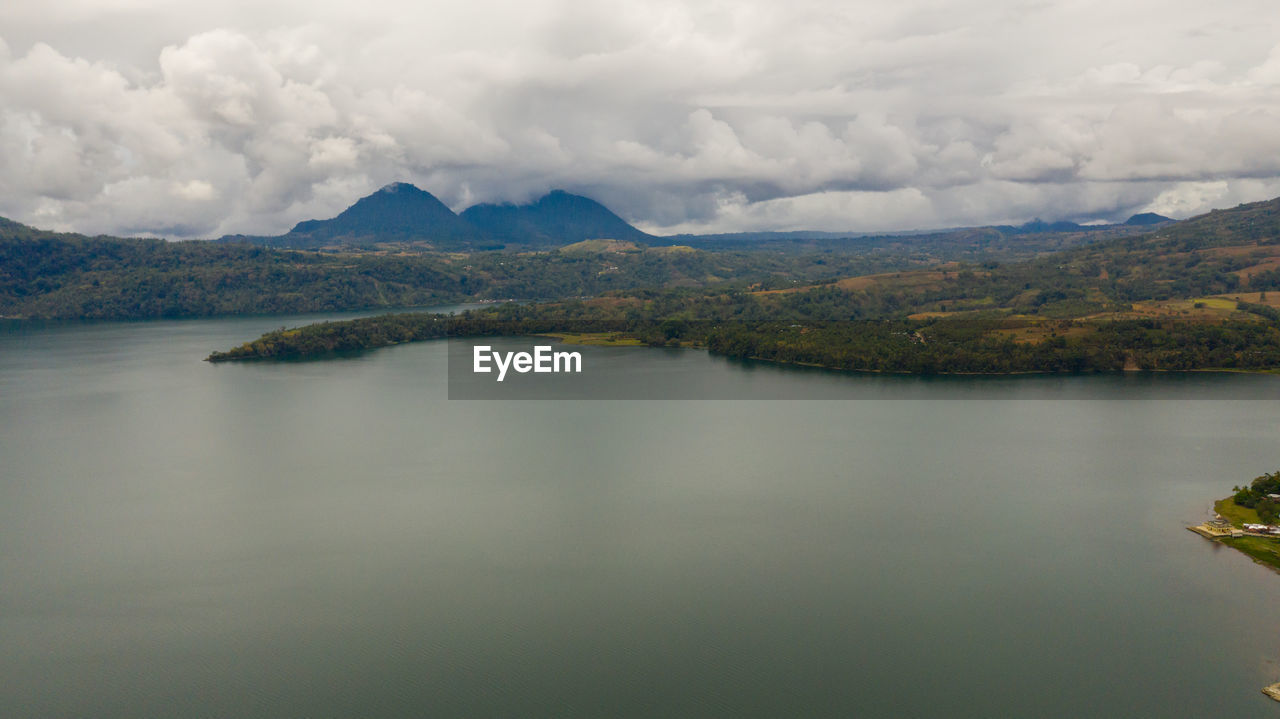 SCENIC VIEW OF LAKE AND MOUNTAIN AGAINST SKY