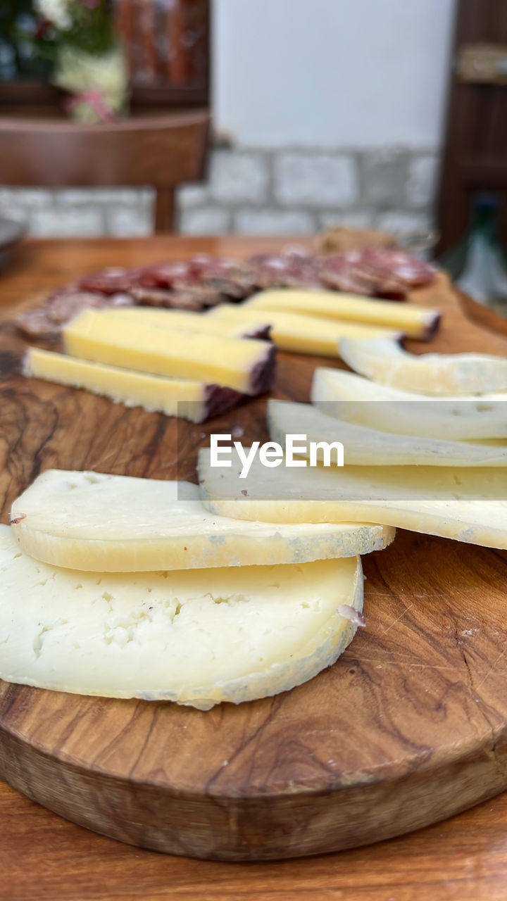 food and drink, food, cheese, freshness, cutting board, indoors, wood, healthy eating, cheddar cheese, baked, no people, produce, dish, meal, vegetable, dairy, table, breakfast, wellbeing, still life, domestic room, slice, focus on foreground, close-up