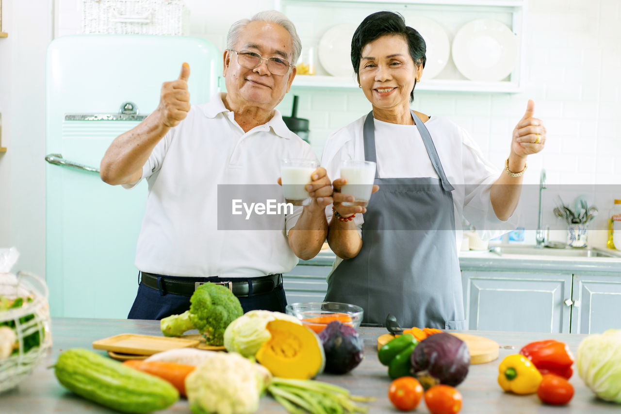 FRIENDS STANDING BY FRUITS