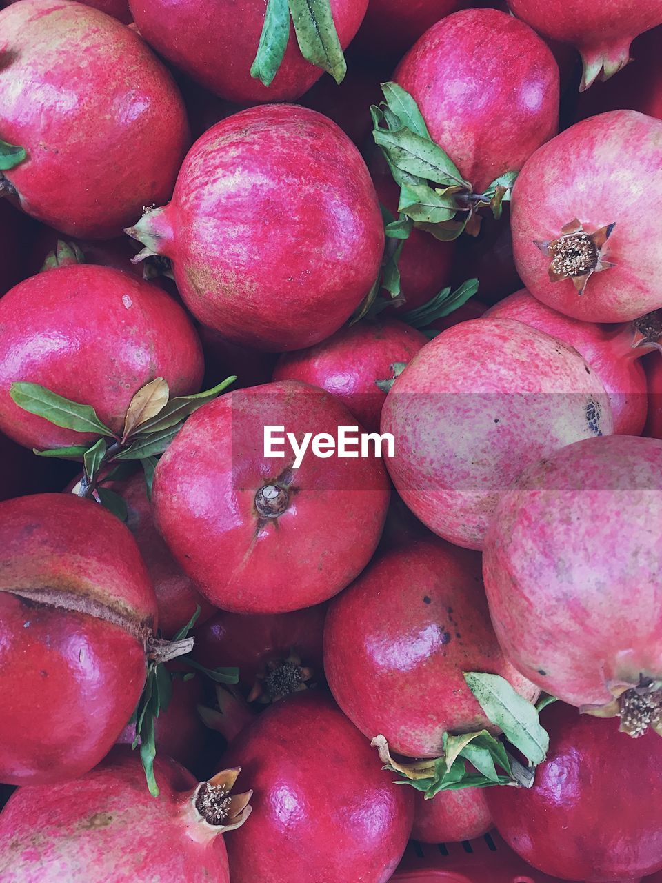 FULL FRAME SHOT OF RED STRAWBERRIES