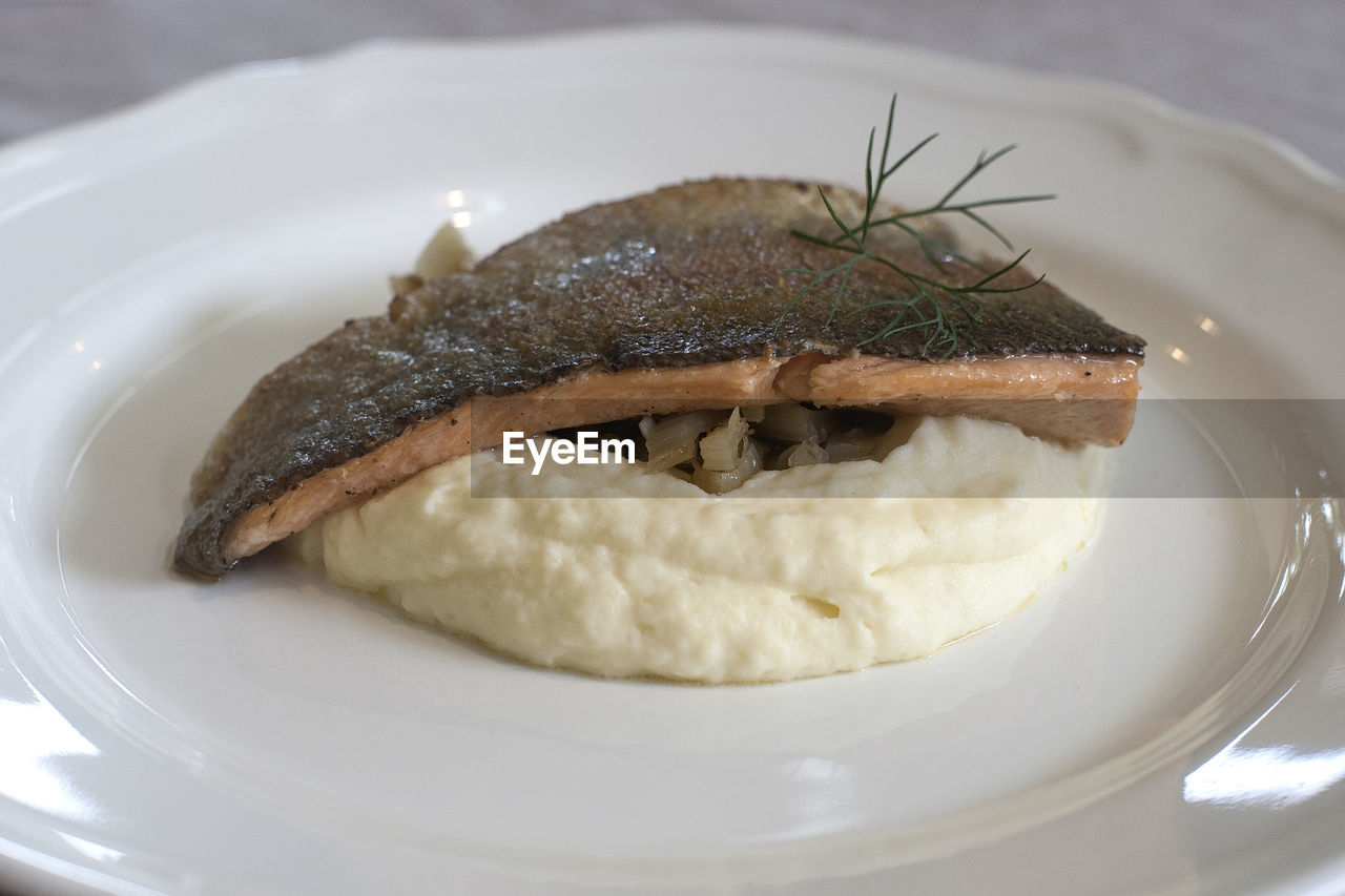 CLOSE-UP OF SERVING FISH IN TRAY