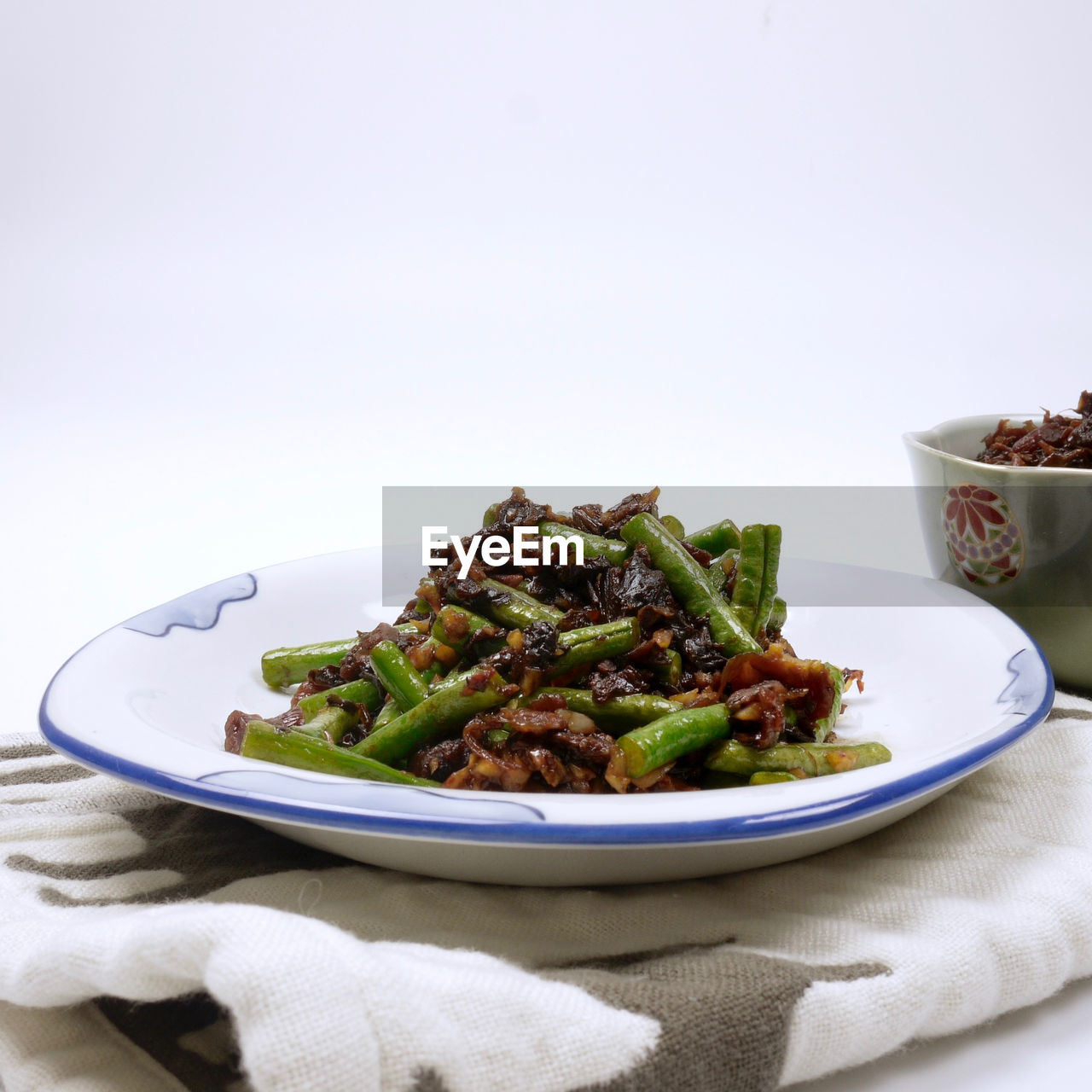 CLOSE-UP OF FOOD SERVED ON TABLE