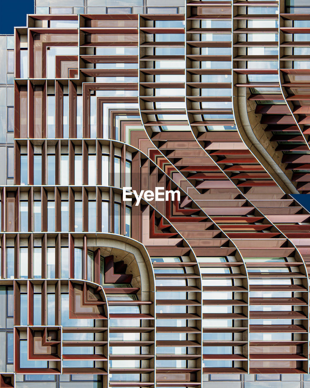 FULL FRAME SHOT OF SPIRAL STAIRCASE