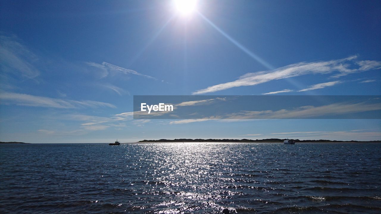 sunlight, sun, sunbeam, sky, beauty in nature, sea, lens flare, nature, water, tranquility, scenics, outdoors, no people, tranquil scene, cloud - sky, day, blue, horizon over water