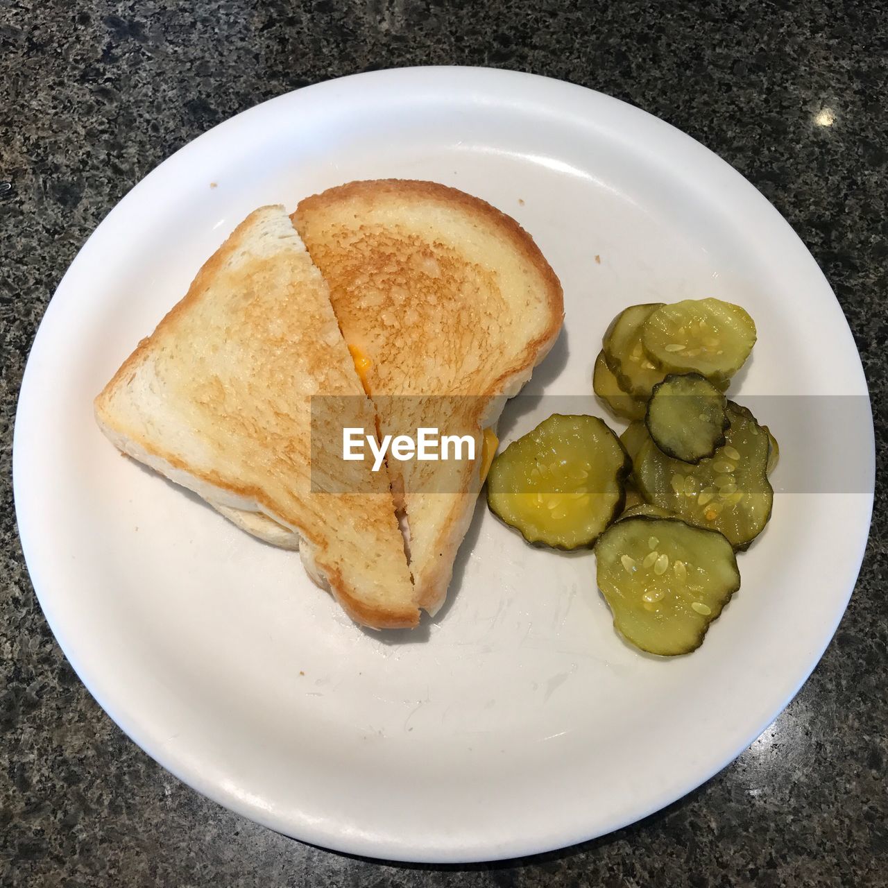 HIGH ANGLE VIEW OF MEAT AND VEGETABLES IN PLATE