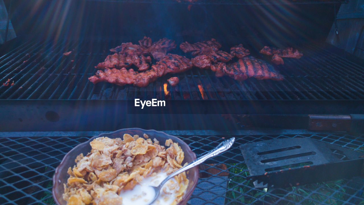 CLOSE-UP OF PREPARING FOOD