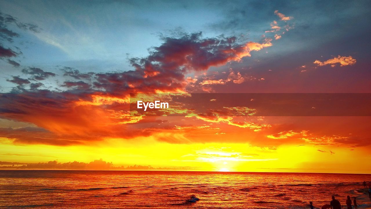 SCENIC VIEW OF SEA AGAINST DRAMATIC SKY