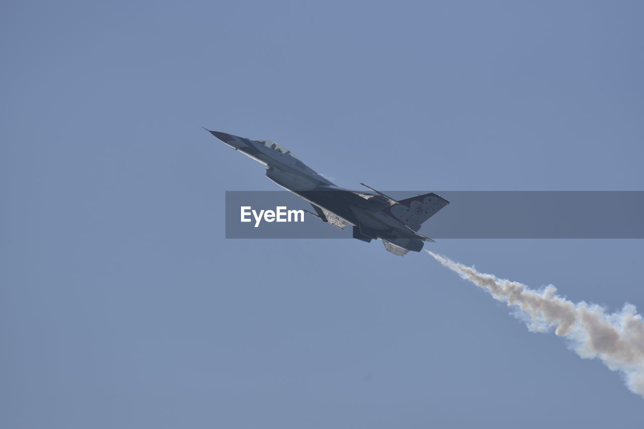 LOW ANGLE VIEW OF AIRPLANE AGAINST CLEAR SKY