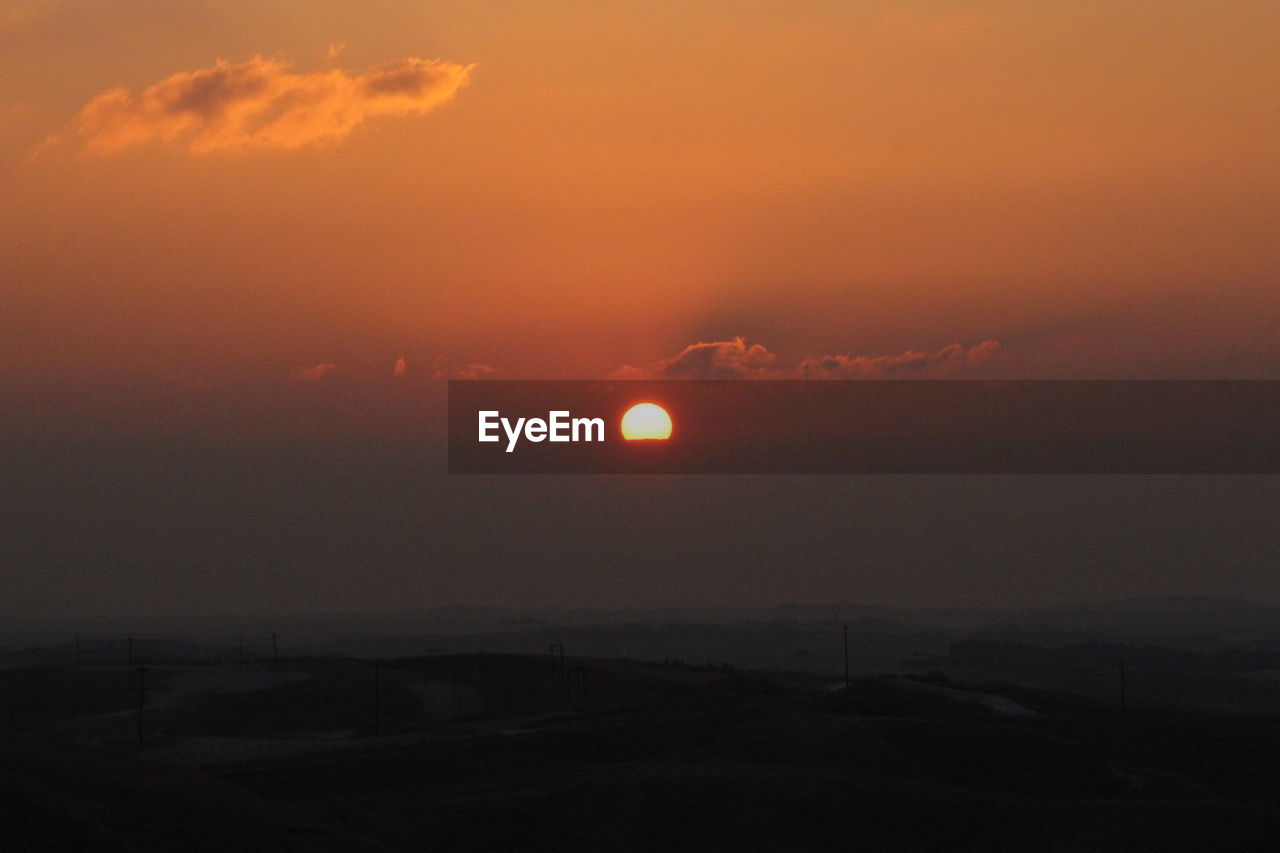 SCENIC VIEW OF SUNSET OVER SEA